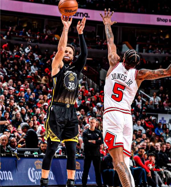 Vucevic anota 43 puntos, Bulls vence a Warriors