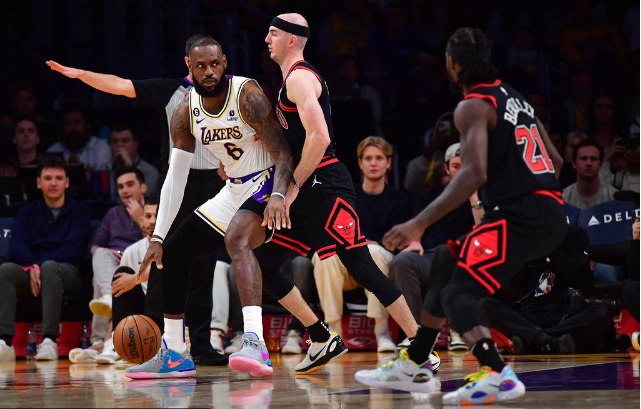 Los 32 puntos de LaVine acaban con la racha de tres victorias consecutivas de los Lakers tras perder ante Bulls